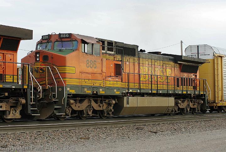 BNSF 886 - II - Dash 8-40CW.jpg